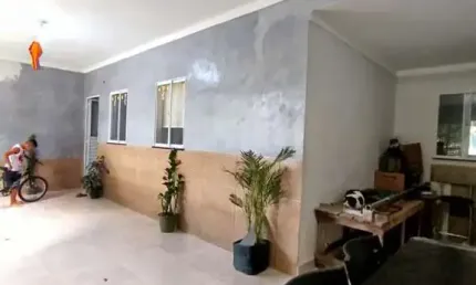 Casa à venda em Feira de Santana-BA, bairro Tomba - Conjunto Feira 7, com 3 quartos, 1 sala, 2 banheiros, 2 vagas de garagem, 180m² de área.