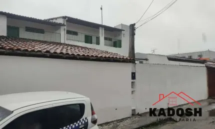 Casa para Locação ou Venda adaptadas para funcionamento de colégio, localizada no feira 7, tomba em Feira de Santana