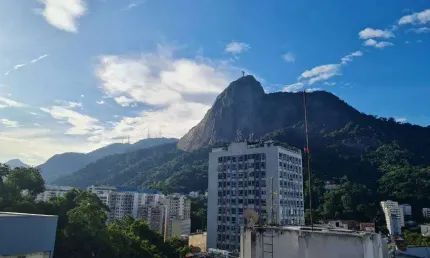 Apartamento com vista para o Cristo, varanda, 80 m², 2 quartos e 2 vagas!