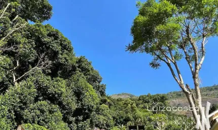 Casa de condomínio para venda tem 260 metros quadrados com 4 quartos
