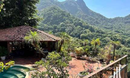 Espetacular casa com segurança e vista indescritível!