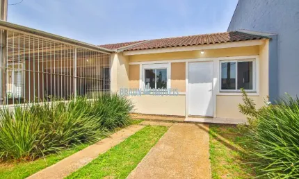 Casas de 1 e 2 dormitórios com pátio privativo e infraestrutura completa, além de fácil acesso aos principais pontos da região.