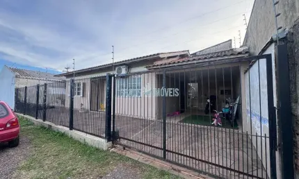 Casa 2 dormitórios no Jardim do Bosque em Cachoeirinha Com garagem fechada e chuurasqueira..
