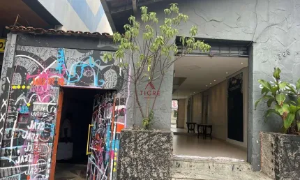 Barracão / Galpão / Depósito para alugar na Avenida do Contorno, 7368, Lourdes, Belo Horizonte por R$ 5.000