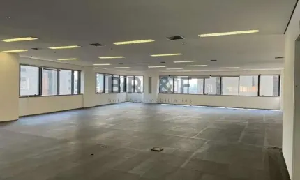 CONJUNTO COMERCIAL PARA LOCAÇÃO NO BROOKLIN, 258 M², COM 3 BANHEIROS, 1 COPA E 8 VAGAS.