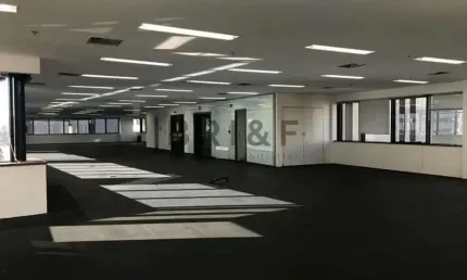 CONJUNTO COMERCIAL PARA LOCAÇÃO NO BROOKLIN, 240 M², COM 3 BANHEIROS, 1 COPA E 8 VAGAS.