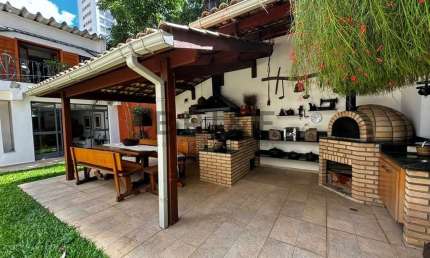 Casa no Brooklin para locação comercial ou residencial com 4 dormitórios sendo 2 suítes e 5 vagas