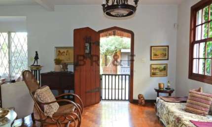 Linda casa para locação pertinho do Parque Ibirapuera com 3 dormitórios e 1 vaga de garagem