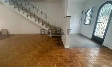 Casa para locação no Brooklin, 4 dormitórios, quintal , edícula e 2 vagas.