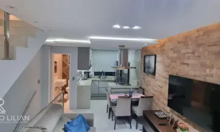 'Lar perfeito na Vila Talarico: Sobrado Triplex reformado com espaço gourmet e garagem coberta!'