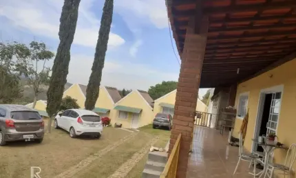 'O Paraíso em Atibaia: Sítio com 24.000m², Casa Principal, Salão de Festas, Piscina e Mais!'