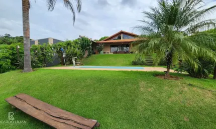 Maravilhosa Chacara na cidade de Atibaia - 3 dormitórios, piscina, espaço gourmet e  1000m² de terreno.