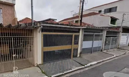 Oportunidade para familia ou construtor. Duas casas independentes totalizando 386m² de terreno