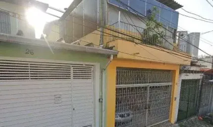 Sobrado com 3 dormitórios sendo uma suíte com armários a venda