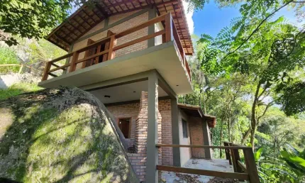 Chalé na montanha com acabamento rustico, muita paz e ar puro para a sua familia