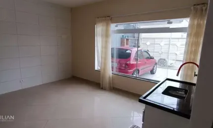 Sobrado com 5 kitnets independentes em localização estratégica para renda