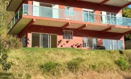 Chacara com terreno de 1124m² com uma bela casa de 4 dormitórios sendo uma suite - A VENDA!!!
