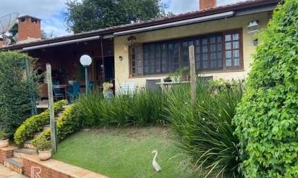 'Encante-se com esta Casa de Condomínio em Atibaia: Conforto e Lazer em um Só Lugar!'