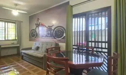 Apartamento Garden com quintal privativo localizado a 350 metros da praia do Caiçara.