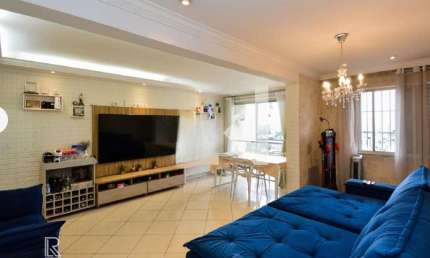 Apartamento com 74m², 2 dormitórios sendo uma suite, sacada e uma vaga.