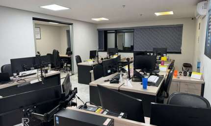 A VENDA!!!  Sala Comercial com 77m@ e uma vaga no centro de Guarulhos