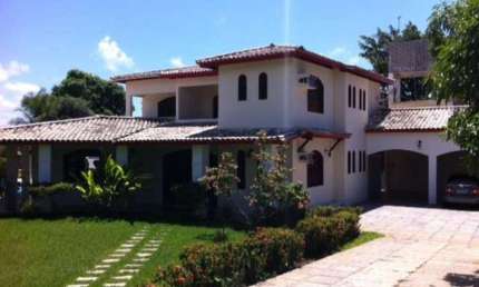 Casa em condomínio à venda em Vilas do Atlântico, Lauro de Freitas-BA: 5 suítes, 4 salas, 7 banheiros, 5 vagas e 600m² de área.