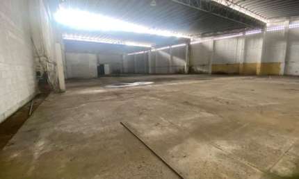 Galpão Comercial à Venda em Salvador-BA, Bairro Comércio: 1 Sala, 3 Banheiros, 10 Vagas, 1.500m² de Área!