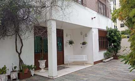Aluguel de Imóvel Exclusivo: Casa de 3 quartos no Jardim Apipema, Salvador-BA, com 610m² e 5 vagas de garagem