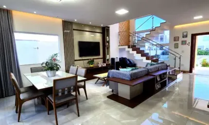 Casa de luxo em condomínio no Caji, Lauro de Freitas-BA: 5 quartos, 4 suítes, 2 salas, 6 banheiros, 2 vagas, 220m². Energia Solar. Venha conferir!