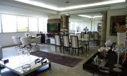 Apartamento no Centro de Salvador-BA, 4 quartos, 1 suíte, 2 salas, 4 banheiros, 2 vagas, 200m². Venha conferir!