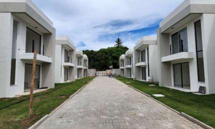 Casa em Condomínio de Luxo em Abrantes, Camaçari-BA! 4 quartos, 4 suítes, 2 salas, 5 banheiros, 1 vaga, 123,82m².