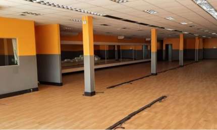 Locação de Loja Comercial Premium no Cabula, Salvador-BA: 2 Salas, 6 Banheiros, 35 Vagas de Garagem, 780m² de Área!