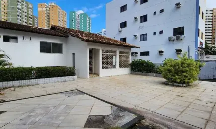 Casa Comercial na Pituba, Salvador-BA: 5 Quartos, 3 Suítes, 5 Salas, 6 Banheiros, 4 Vagas e 421 m². Venha Conferir!