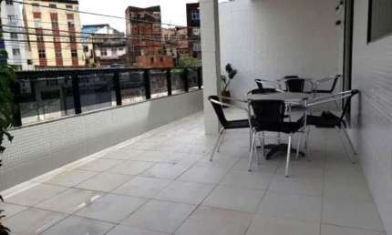 Casa à venda em Salvador-BA, no bairro Matatu: 5 quartos, 4 suítes, 3 salas, 6 banheiros, 2 vagas de garagem, 521m².