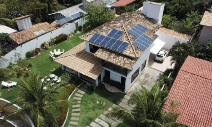 Casa para venda em Ipitanga, Lauro de Freitas-BA: 4 quartos, 3 suítes, 3 salas, 5 banheiros, 8 vagas, 270m²!