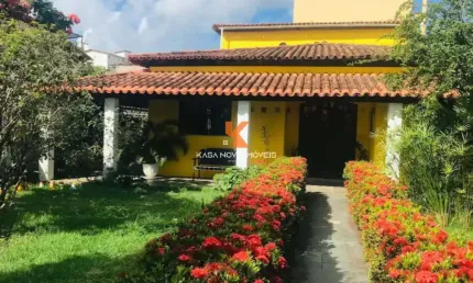 Casa à Venda em Salvador-BA, Bairro Pituaçu: 5 Quartos, 4 Suítes, 2 Salas, 6 Banheiros, 6 Vagas, 137m².