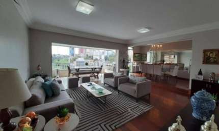 Apartamento  à venda em Ondina, Salvador-BA: 4 quartos, 2 suítes, 3 salas, 5 banheiros, 2 vagas, 210m². Venha conferir!