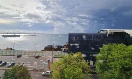 Loja Comercial para Locação no Bairro Comércio, Salvador-BA: 1 Sala, 2 Banheiros, 130m² de Área