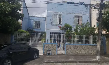 Casa à venda em Salvador-BA, no Bairro Roma: 5 quartos, 1 suíte, 3 salas, 3 banheiros, 3 vagas, 320m².