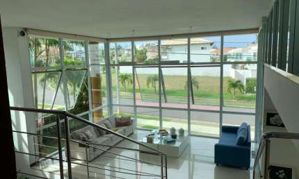 Espetacular casa em condomínio à venda em Abrantes, Camaçari-BA: 4 quartos, 4 suítes, 2 salas, 6 banheiros, 3 vagas de garagem, 324m²