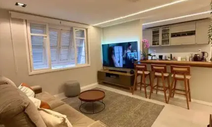 Belíssimo apto 2 dorm. no bairro moinhos de vento/rs. - ap2352