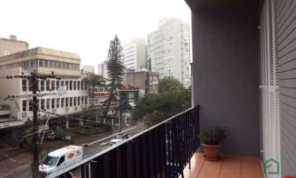 3 dormitórios grande, c/garagem, sacada, ensolarado.  Moinhos De Vento, Porto Alegre - AP2415