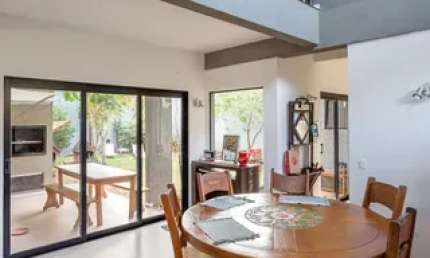 Amplo Casa 4 Dort. Moderna, Clara, Arejada e Aconchegante