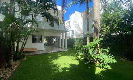 120 mt sendo 2 Suítes, Homeoffice em Amplo terrenio de 225mt