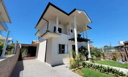 Casa Nova Individual em terreno,  Alto padrão Construtivo