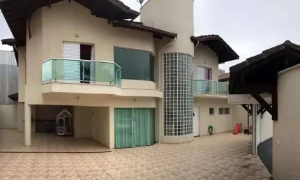 Lindo Sobrado Alto Padrão no Centro de Ribeirão Pires