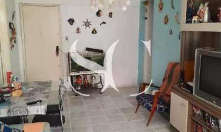 Vende-se apartamento para reforma no bairro da Aparecida, com: