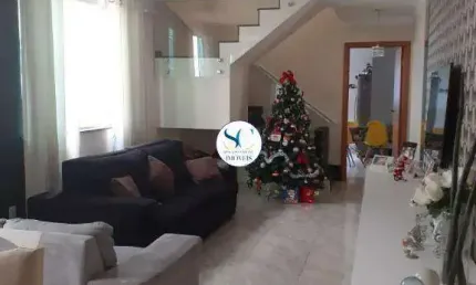 Casa triplex à venda no bairro do Embaré na cidade de Santos!
