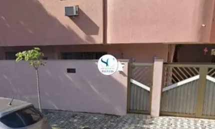 Sobrado à venda com 03 suítes no bairro da Ponta da Praia!