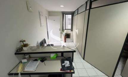 Vende-se sala comercial no bairro Vila Belmiro em Santos
